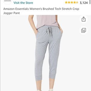 Amazon Essentials Women's Brushed Tech Stretch Crop Jogger - Medium (LIKE NEW)